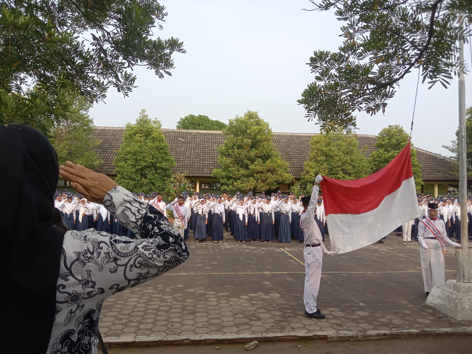 Peringatan Hari Guru Nasional 2024 di SMP Negeri 2 Wonosalam